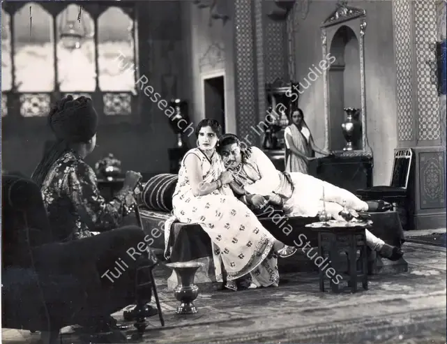Sarpotdar, N.D. (Director), Chalta Putla, 1935 | Photographic Still | CinemaEducation | 00884595
