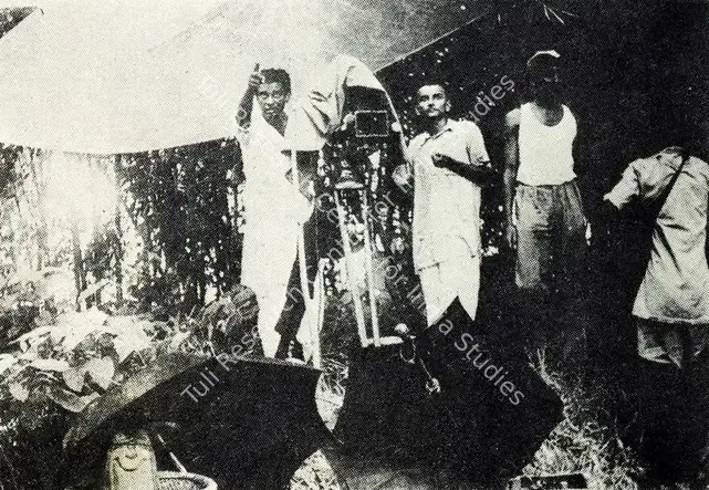 Mitra, Subrata (Cinematographer), Pather Panchali, 1955. Low Budget Shooting | Working Still, Journal of Arts & Ideas, January 1993 | CinemaEducation | 00710335