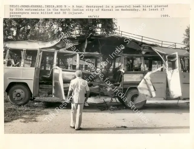 Malhotra, Sunil (Photographer). Del03: Kashmir: Srinagar, India, 29Sept 89. Photographic Print, 1989 | Contemporary Photograph | Photography | 00114701