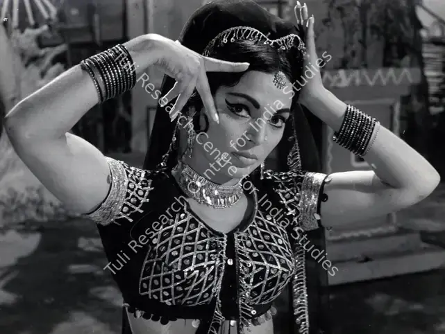 Raj, Dev (Director), Raat Ke Andhere Main, 1969 | Photographic Still | CinemaEducation | 00887450
