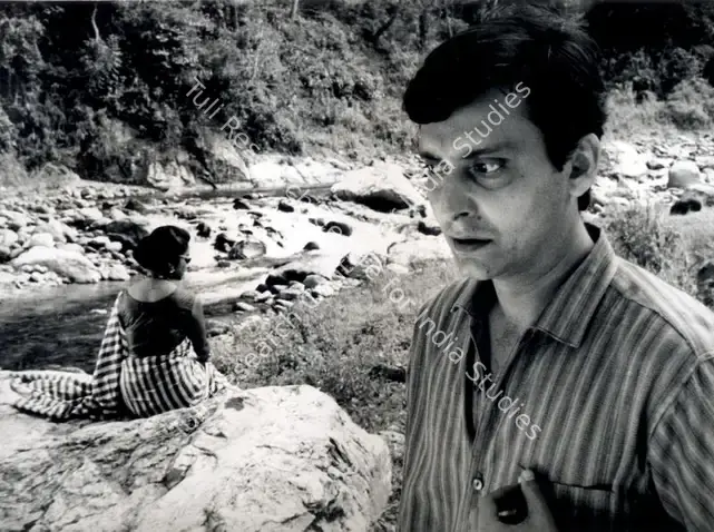 Roy, Soumendu (Cinematographer), Ka Purush Maha Purush, 1965 | Photographic Still | CinemaEducation | 00891291