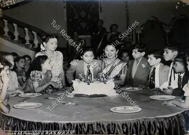 Pancholi, Dalsukh M. (Director), Aasman, 1952 | Lobby Card | CinemaEducation | 00829161