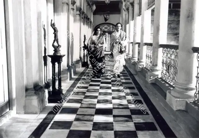 Roy, Soumendu (Cinematographer), Ghare Baire, 1985 | Photographic Still | CinemaEducation | 00891152