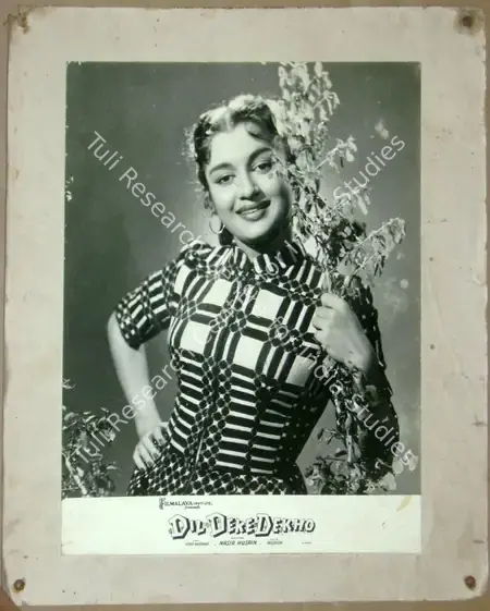 Gupta, Dilip (Cinematographer), Dil Deke Dekho, 1959 | Lobby Card | CinemaEducation | 00811666
