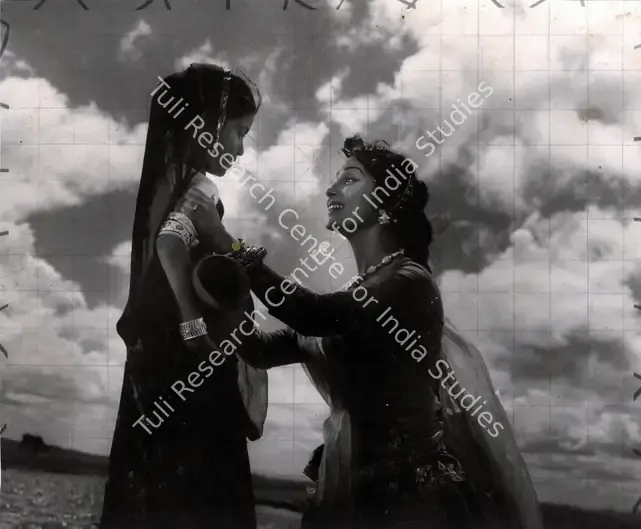 Bhattacharjee, Apurba (Cinematographer), Mujhe Jeene Do, 1963 | Photographic Still | CinemaEducation | 00886513