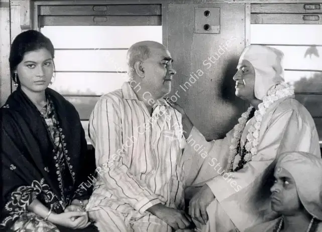 Roy, Soumendu (Cinematographer), Ka Purush Maha Purush, 1965 | Photographic Still | CinemaEducation | 00891311