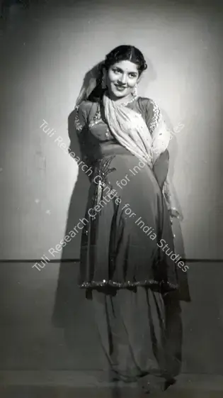 Mane, Anant (Director), Suhagan, 1954 | Photographic Still | CinemaEducation | 00888756