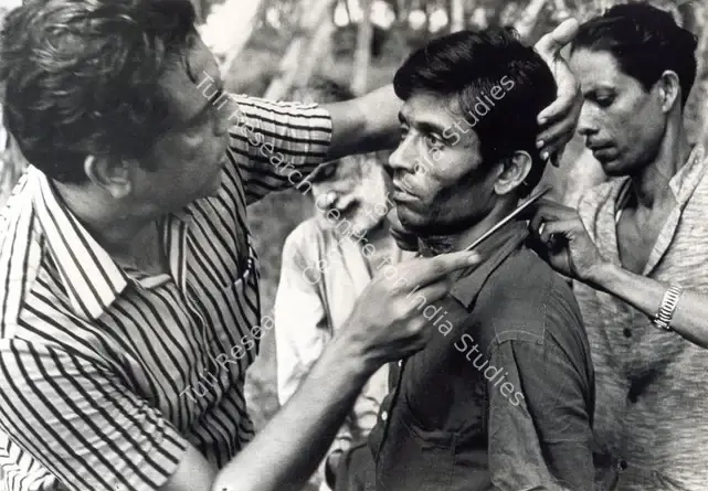 Ghosh, Nemai (Still Photographer), Ashani Sanket, 1973 | Working Still | CinemaEducation | 00891544