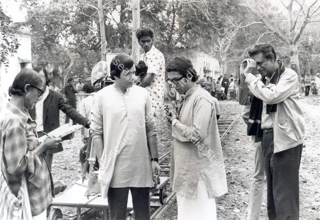 Ghosh, Nemai (Still Photographer), Joi Baba Felunath, 1979 | Working Still | CinemaEducation | 00891604