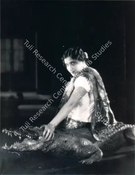 Sarpotdar, N.D. (Director), Chalta Putla, 1935 | Photographic Still | CinemaEducation | 00884588