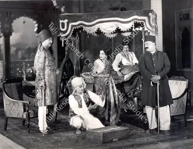 Sarpotdar, N.D. (Director), Chalta Putla, 1935 | Photographic Still | CinemaEducation | 00884599