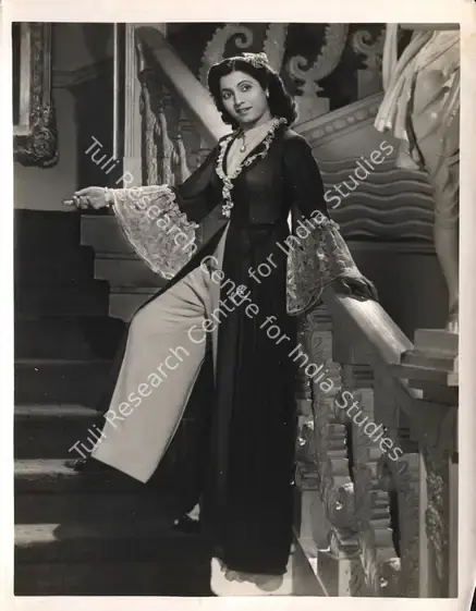 Avadhut, V. (Cinematographer), Dr Kotnis Ki Amar Kahani, 1946 | Photographic Still | CinemaEducation | 00889282