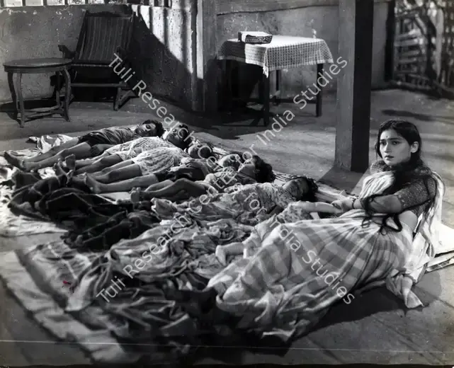 Kale, G (Cinematographer), Ek Ke Baad Ek, 1960 | Photographic Still | CinemaEducation | 00885143