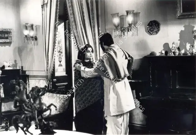 Roy, Soumendu (Cinematographer), Ghare Baire, 1985 | Photographic Still | CinemaEducation | 00891167