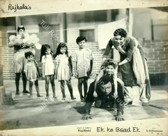 Kale, G (Cinematographer), Ek Ke Baad Ek, 1960 | Lobby Card | CinemaEducation | 00816223