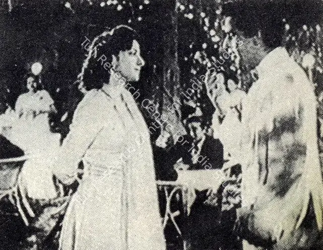 Irani, Faredoon A. (Cinematographer), Andaz, 1949. Still from Andaz: Shot 5a | Photographic Still, Journal of Arts & Ideas, January 1993 | CinemaEducation | 00710340
