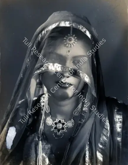 Gajjar, Bipin (Cinematographer), Patrani, 1956 | Photographic Still | CinemaEducation | 00886967