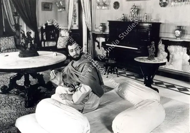 Roy, Soumendu (Cinematographer), Ghare Baire, 1985 | Photographic Still | CinemaEducation | 00891162