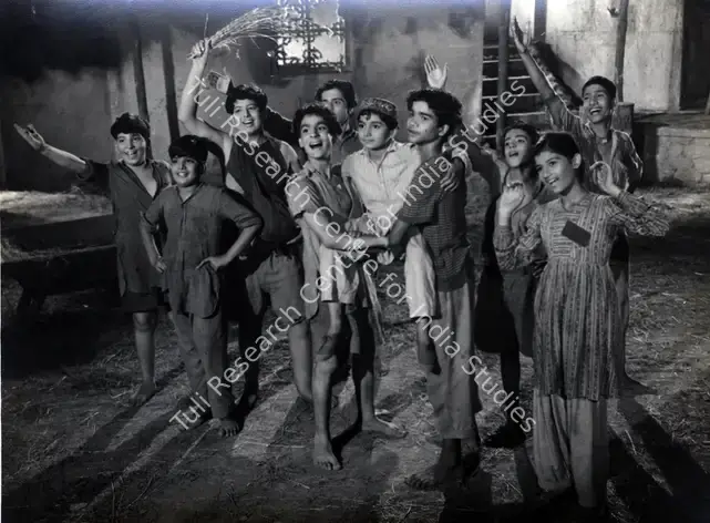 Pathare, Jaywant (Cinematographer), Ab Dilli Dur Nahin, 1957 | Photographic Still | CinemaEducation | 00883765