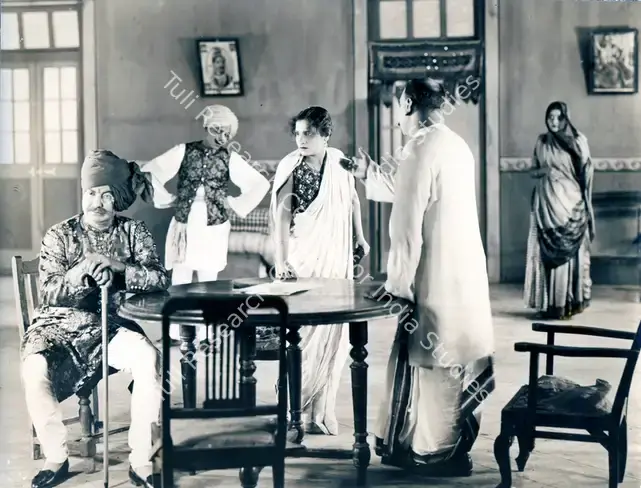 Sarpotdar, N.D. (Director), Chalta Putla, 1935 | Photographic Still | CinemaEducation | 00884607