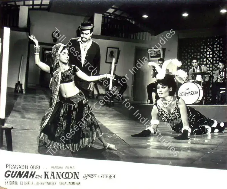 Rao, Anand (Cinematographer), Gunah Aur Kanoon, 1970 | Lobby Card | CinemaEducation | 00816935