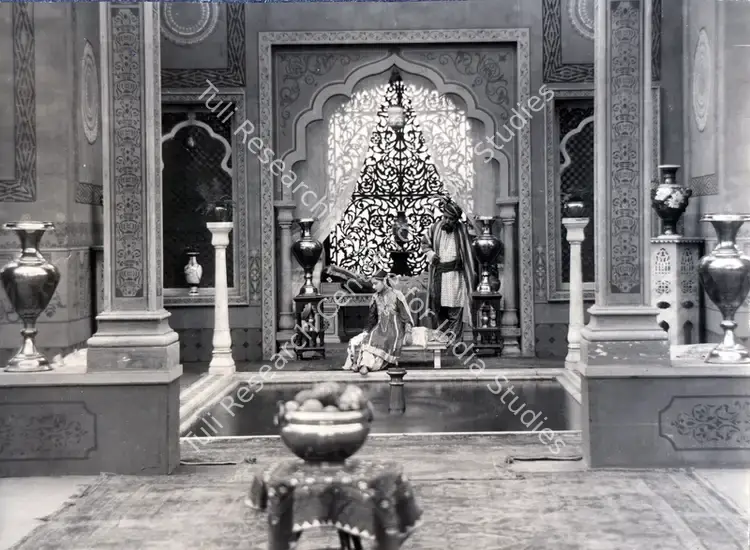 Karani, Pesi (Director), Dagabaz Ashak, 1932 | Photographic Still | CinemaEducation | 00830875