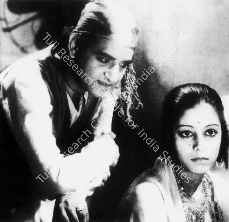 Sudhish (Cinematographer), Street Singer, 1938 | Photographic Still | CinemaEducation | 00857115