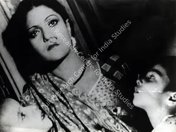 Irani, Faredoon A. (Cinematographer), Aurat, 1940 | Photographic Still | CinemaEducation | 00830093