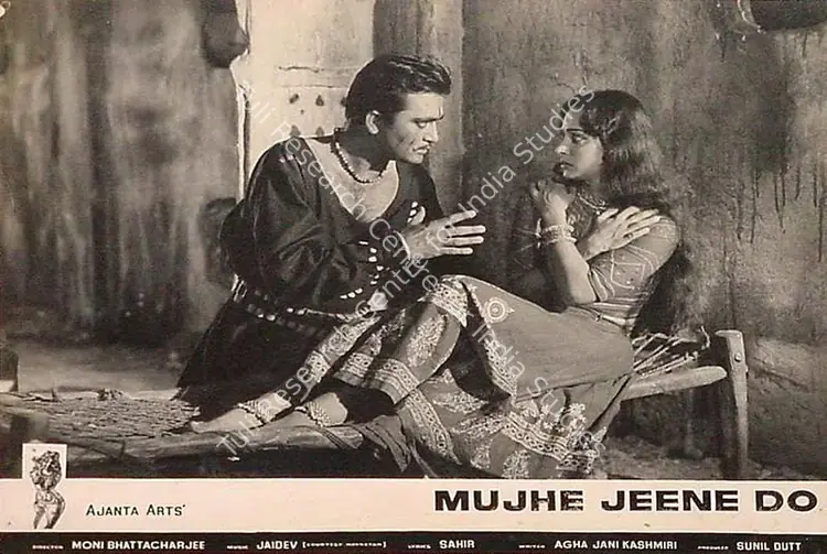 Bhattacharjee, Apurba (Cinematographer), Mujhe Jeene Do, 1963 | Lobby Card | CinemaEducation | 00820630