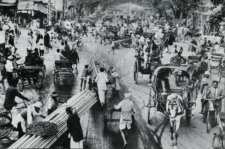 Rai, Raghu (Photographer), Chawri Bazar Traffic, Delhi, 1966 | Contemporary Photograph | Photography | 00114927