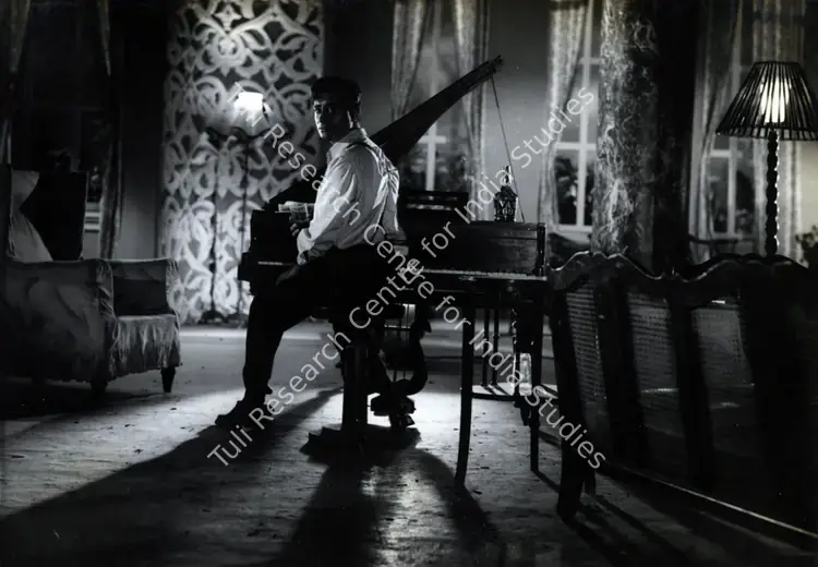 Barman, Manzil (Producer), Manzil, 1960 | Photographic Still | CinemaEducation | 00832308