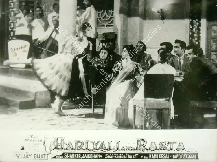 Gajjar, Bipin (Cinematographer), Hariyali Aur Rasta, 1962 | Lobby Card | CinemaEducation | 00817305