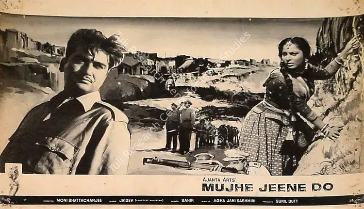 Bhattacharjee, Apurba (Cinematographer), Mujhe Jeene Do, 1963 | Lobby Card | CinemaEducation | 00820624