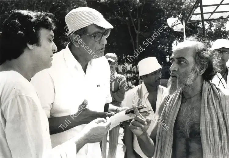 Ghosh, Nemai (Still Photographer), Hirak Rajar Deshe, 1980 | Working Still | CinemaEducation | 00663719