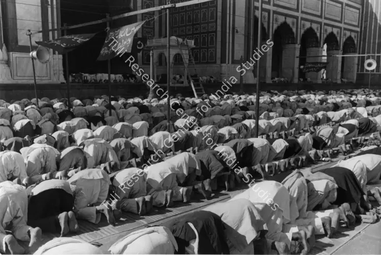 Cartier-Bresson, Henri (Photographer), Devotees performing prayers at the Hazrat Bal Shrine, Srinagar, 1948 | Contemporary Photograph | Photography | 00113018