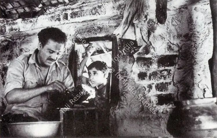 Ghatak, Ritwik (Director), Ajantrik, 1958 | Photographic Still, Rows and Rows of Fences, 2000 | CinemaEducation | 00457608