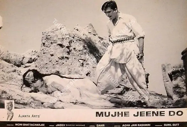 Bhattacharjee, Apurba (Cinematographer), Mujhe Jeene Do, 1963 | Lobby Card | CinemaEducation | 00820613