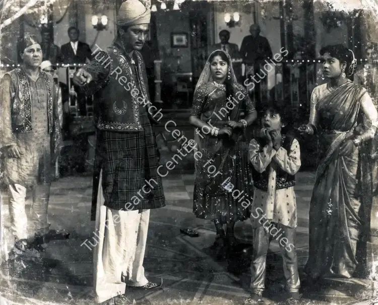 Hasham, Aga (Cinematographer), Duniya Jhukti Hai, 1960 | Photographic Still | CinemaEducation | 00831196