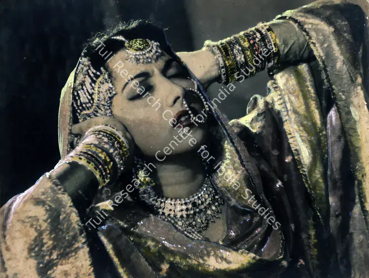 Avadhut, V. (Cinematographer), Mirza Ghalib, 1954 | Photographic Still | CinemaEducation | 00832467