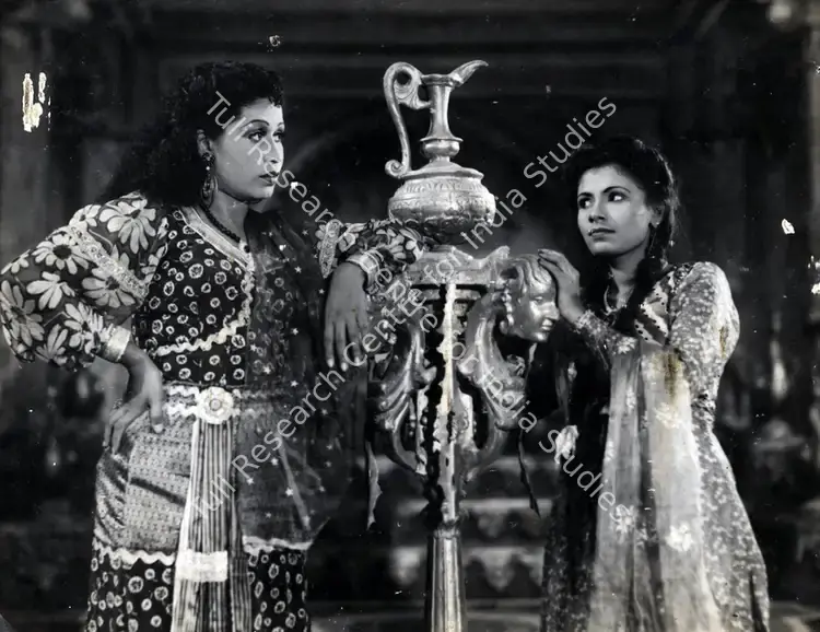 Yagnik, Raja (Director), Jhalak, 1947 | Photographic Still | CinemaEducation | 00831810