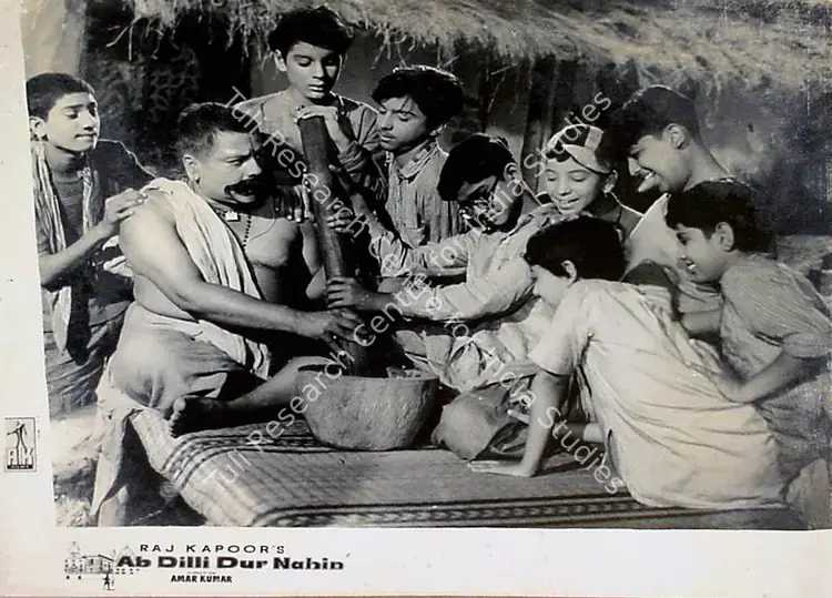 Pathare, Jaywant (Cinematographer), Ab Dilli Dur Nahin, 1957 | Lobby Card | CinemaEducation | 00829267