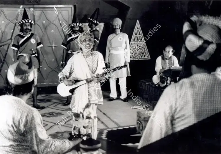 Roy, Soumendu (Cinematographer), Hirak Rajar Deshe, 1980 | Photographic Still | CinemaEducation | 00663335