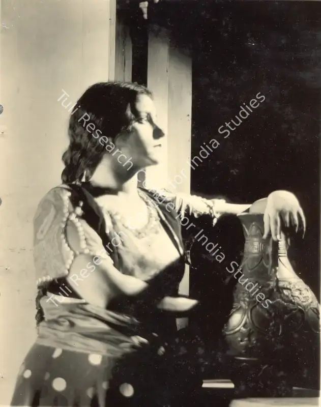 Gidwani, Moti B. (Director), Daku Ki Ladki, 1933 | Photographic Still | CinemaEducation | 00830903