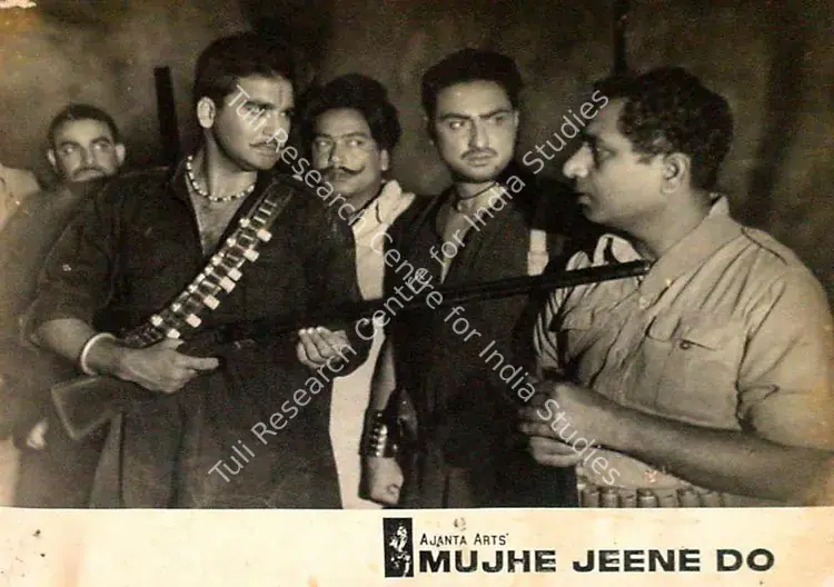 Bhattacharjee, Apurba (Cinematographer), Mujhe Jeene Do, 1963 | Lobby Card | CinemaEducation | 00820626