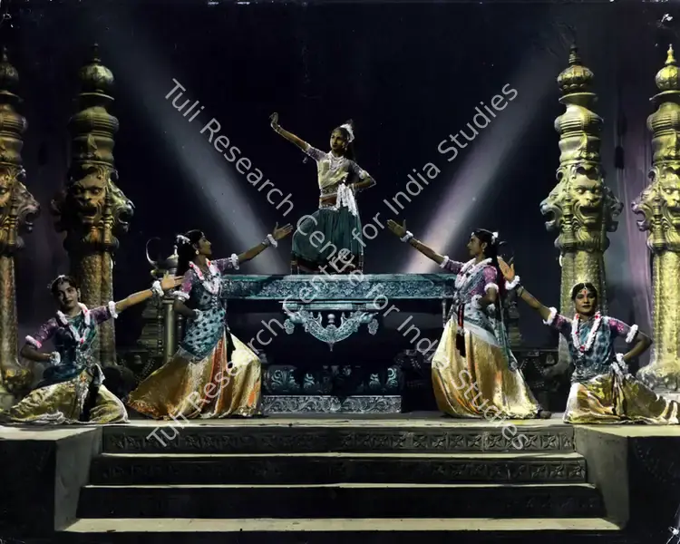 Nadiadwala, A.A. (Producer), Ayodhyapati, 1956 | Photographic Still | CinemaEducation | 00830113