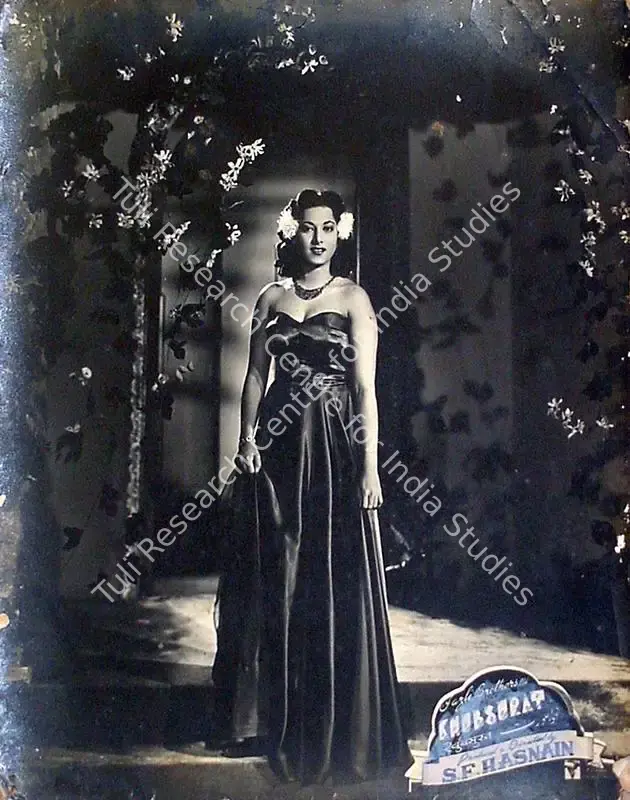 Hasnain, S.F. (Director), Khubsurat, 1952 | Lobby Card | CinemaEducation | 00819074