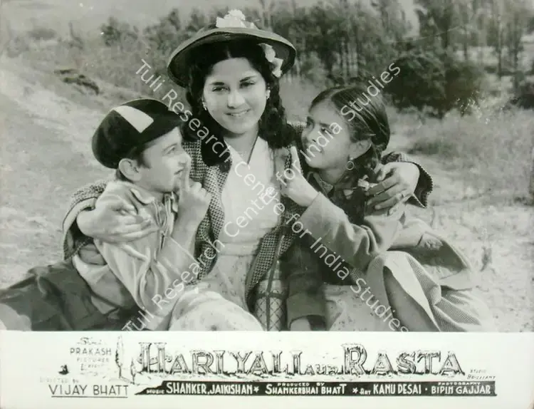 Gajjar, Bipin (Cinematographer), Hariyali Aur Rasta, 1962 | Lobby Card | CinemaEducation | 00817303