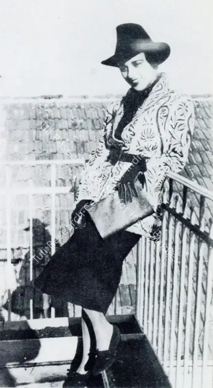 Khanna, Krishen (Photographer). Amrita in  Paris. 1931 | Contemporary Photograph, Marg, March 1972 | Photography | 00513010