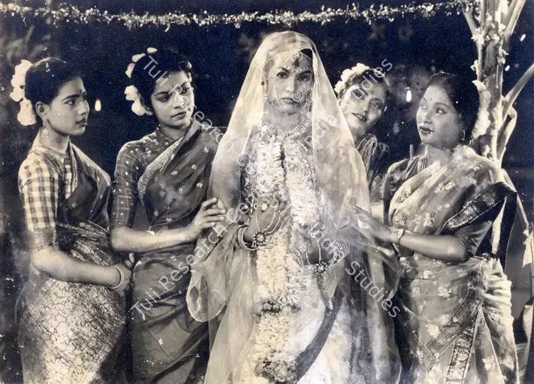 Hasham, Aga (Cinematographer), Duniya Jhukti Hai, 1960 | Photographic Still | CinemaEducation | 00831192