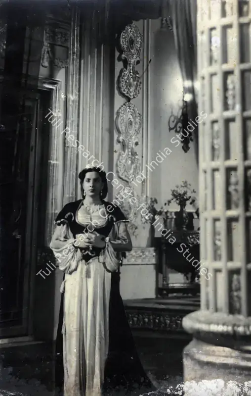 Naik, Saju (Cinematographer), Amber, 1952 | Photographic Still | CinemaEducation | 00829971